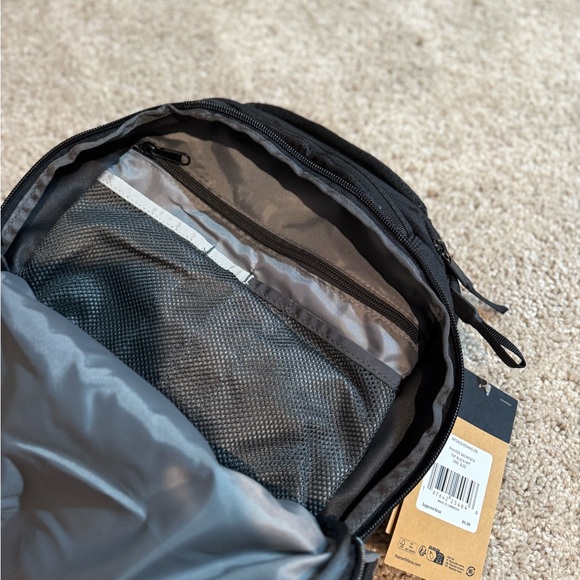 NWT - The North Face Pivoter Everyday Laptop Backpack - black , One Size - Picture 3 of 7